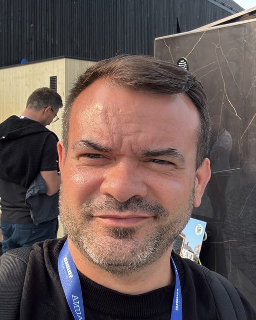 Matías Mut, autor y fundador de Sauneando, en el World Sauna Forum 2025 de Jyväskylä